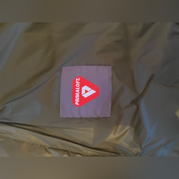 Green Gap puffer vest - Picture 9 of 9